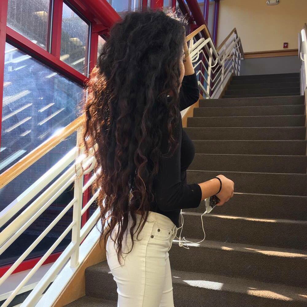 glorialisee's tweet photo. curls for da girls https://t.co/OUqCJYroRD
