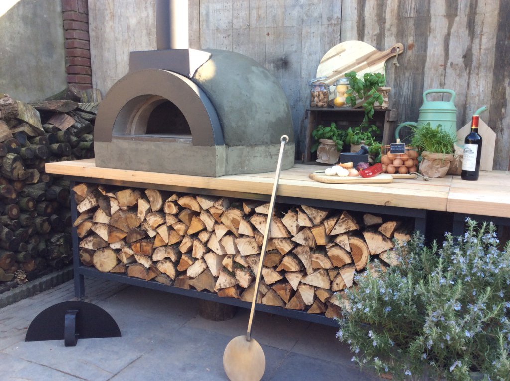 Is een #pizzaoven iets voor in uw tuin? Aanmelden voor een demonstratie 26 maart. hout-steenoven.nl/pizzaoven-kope… #steenoven