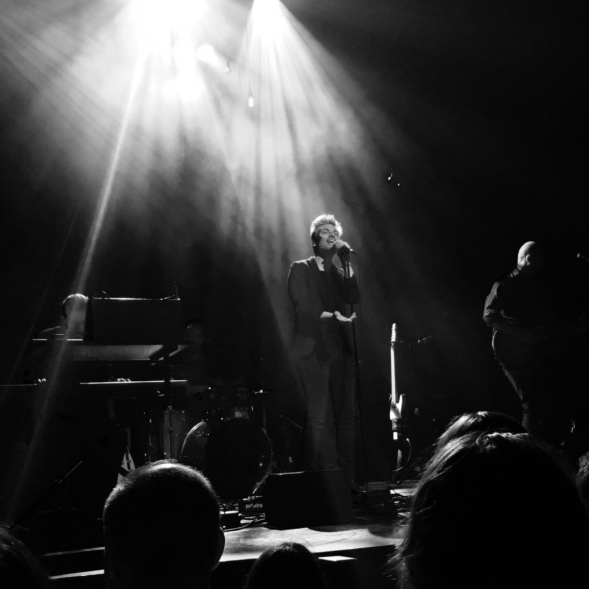 moxmusique's tweet photo. @3minutessurmer sont les invités de @Zazieonline pr 4 soirées aux Folies Bergères.Superbes! @amonv65 @GuilhemValaye https://t.co/DJrfuhWzIQ