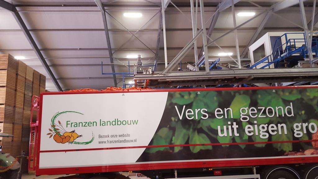 LarsKaim's tweet image. Wortels wassen #franzenlandbouw