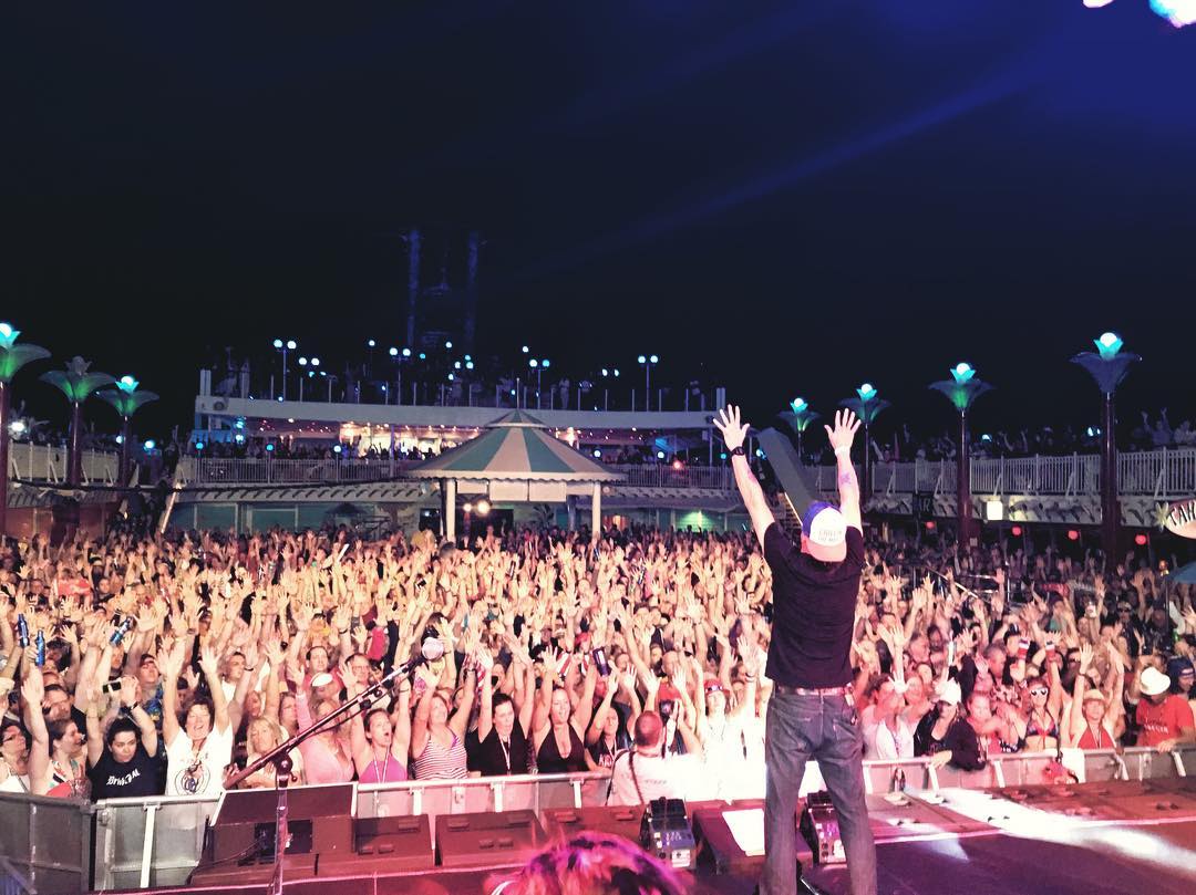 auskidrockfans's tweet photo. View pictures from @kidrockcruise 2016 on #AussieKidRockFans website →https://t.co/xmDH5sWdgZ ... @KidRock #CTM7 https://t.co/7OAdPkLiNO