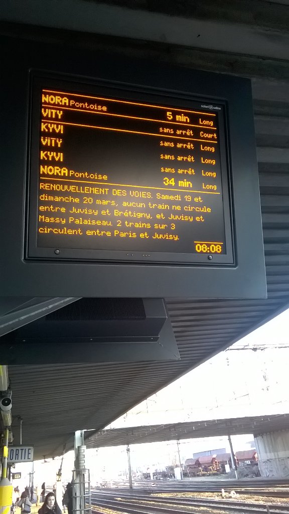 Demain je reviens a 8h13 pour regarder les trains passer au bord du quai à Ivry... <a href="/RERC_SNCF/">RER C</a> <a href="/mairieivry/">Ville d'Ivry</a>