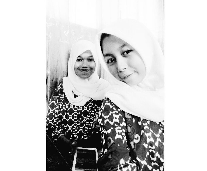 nanagrande2's tweet photo. My friends in the school https://t.co/OUrS6uDGBn