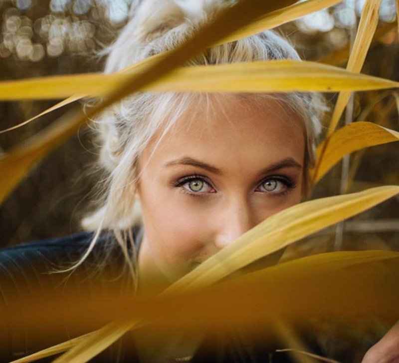 Pensar que las grandes historias, 
  empiezan con un simple "  Hola  "     ♡