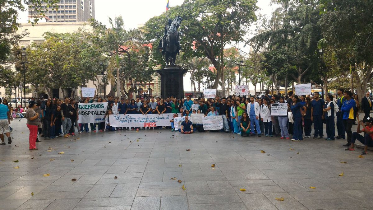 Cristhiancdtt's tweet photo. @eltubazodigital @Solo_Guarico @MegafonoGuarico @CiudadGRC  #medicinaunerg #Proximo4toAño @jaarreaza @Mppeuct https://t.co/4PN17vJkfs