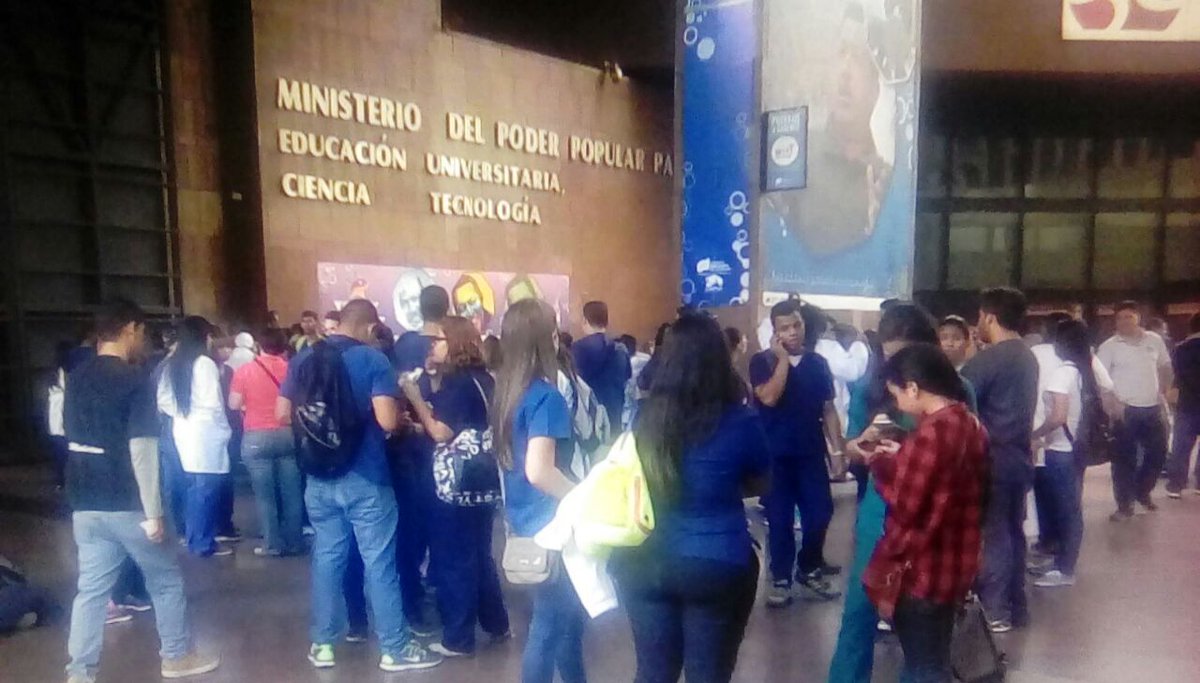 Cristhiancdtt's tweet photo. @eltubazodigital @Solo_Guarico @MegafonoGuarico @CiudadGRC  #medicinaunerg #Proximo4toAño @jaarreaza @Mppeuct https://t.co/4PN17vJkfs