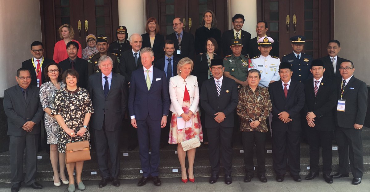 BelgiumMFA's tweet photo. #Smartcities enhance ec. dev. &amp; citizen participation. Princess Astrid &amp; delegation meet #Bandung Mayor @ridwankamil https://t.co/DPNWCpL9vC