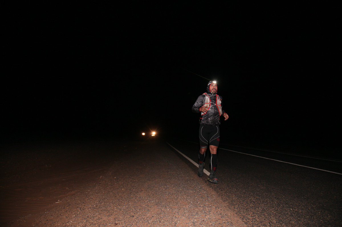 valentisanjuan's tweet photo. 84km a la saca! Aprovechando los únicos 7km d carretera para relajar vista #SablesNonStop >> https://t.co/MUd3XVqisG https://t.co/pNACAi2A2x