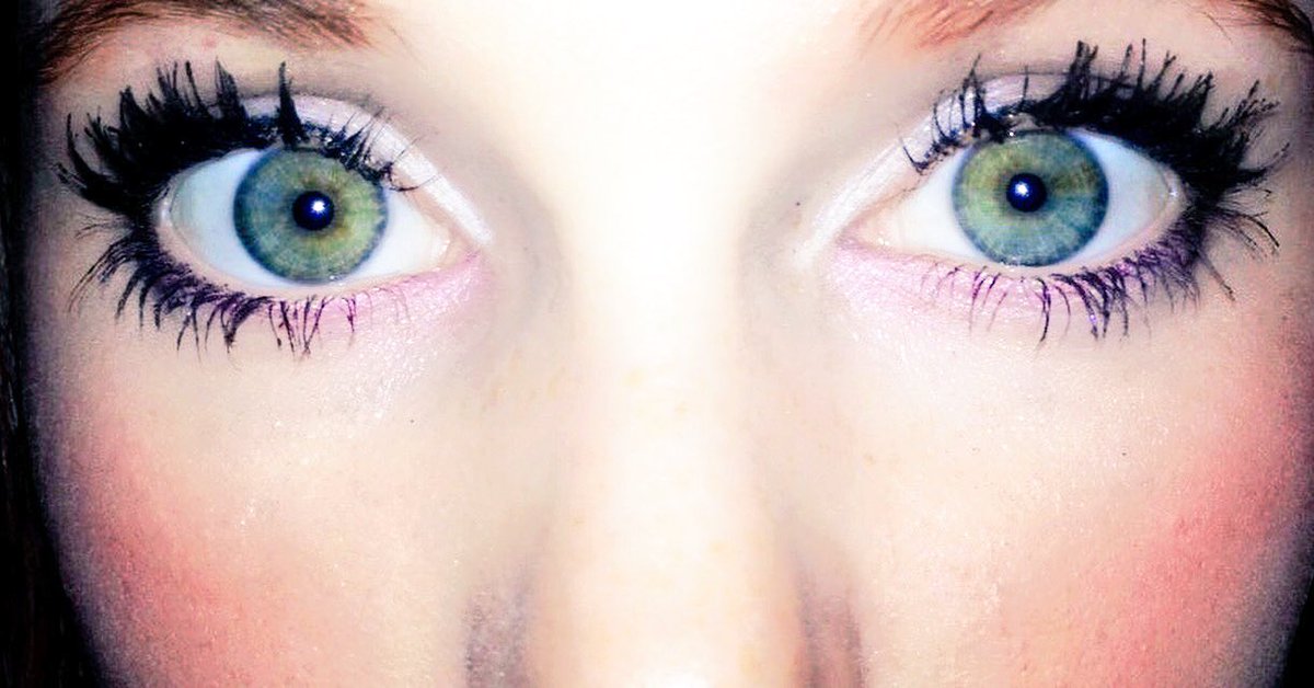 makeupbyRed's tweet photo. Light pink to bring out the color in my eyesโฃ #makeupbyRed https://t.co/WBjiAUv9QA
