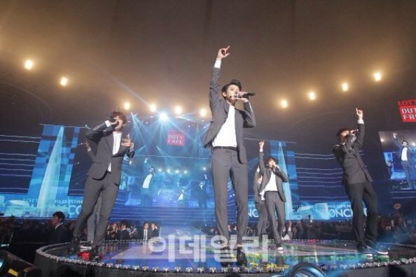 chanstar_92's tweet photo. #EXO จะต่อสัญญากับ Lotte Duty Free
เริ่มตั้งแต่ 1เม.ย ไปจนถึงอีก 1ปี
ปี2016 เป็นปีที่3แล้วที่พวกเขาเป็นโมเดล 👏🎉🎊 https://t.co/pAdEboQvIy