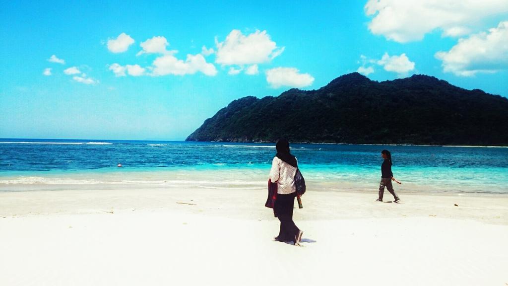 GojiBackpacker's tweet photo. Aceh / Atjeh, Lampuuk Beach.

#backpackers 
#MalayaLandloper 
#MLandloper2trip 
#IndoTrip 
#LampuukBeach https://t.co/Q8kbIytfex