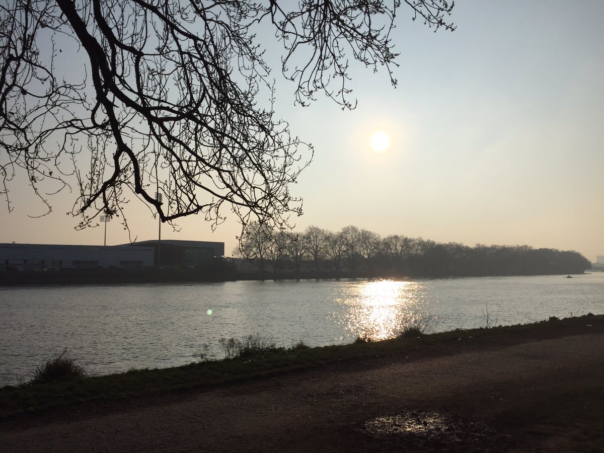 KSWBoatClub's tweet photo. Lovely day for @schoolshead #shorr2016 @BarnElmsBh https://t.co/Vti1PLSaHv