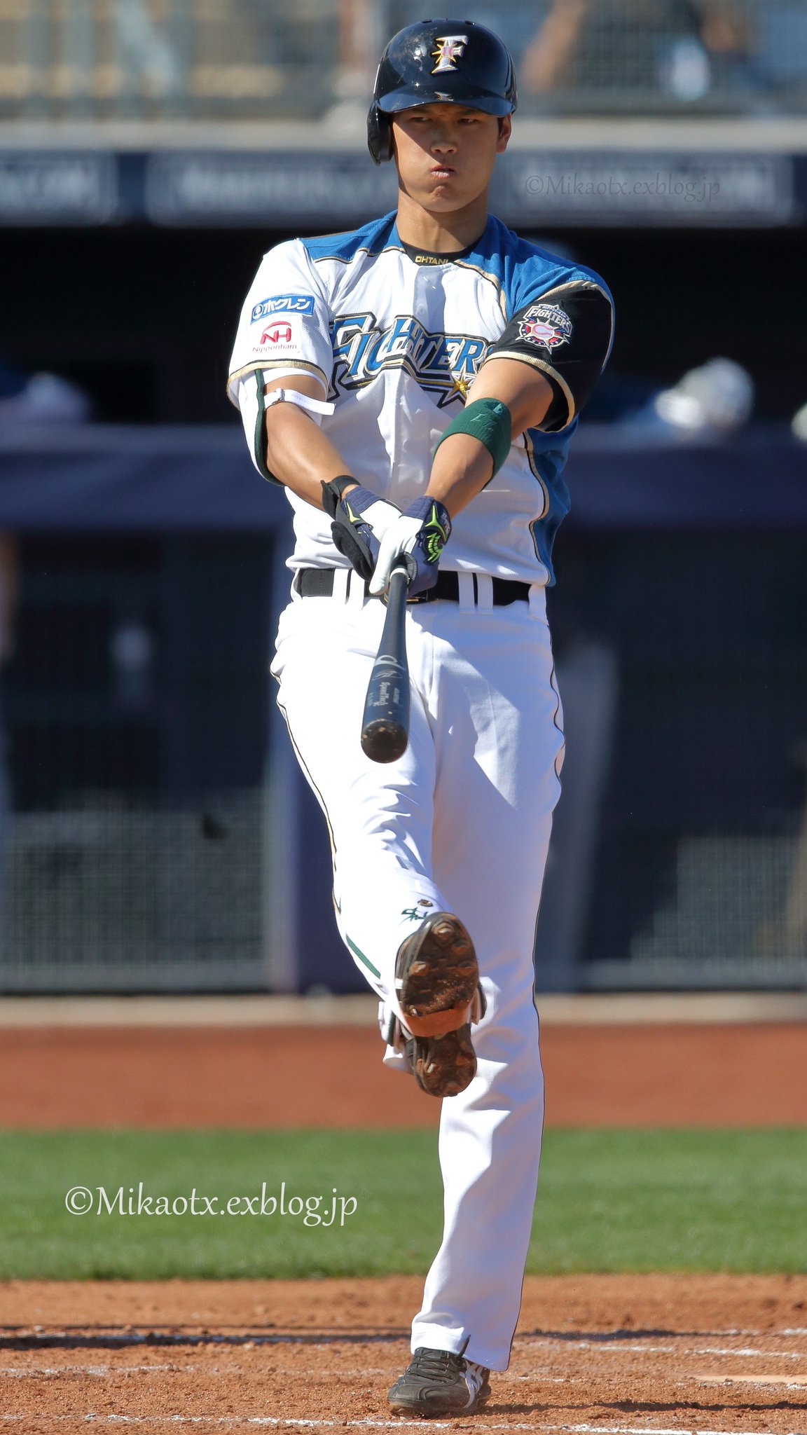 オークリー 日本ハム ファイターズ 中綿 ナイロン ジャケット XXL 大谷翔平 オークリー 日本ハム ファイターズ 中綿 ナイロン ジャケット