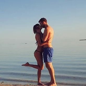 TaylorSwiftFV2's tweet photo. Taylor and Calvin Vacation! https://t.co/eL189w1bwx