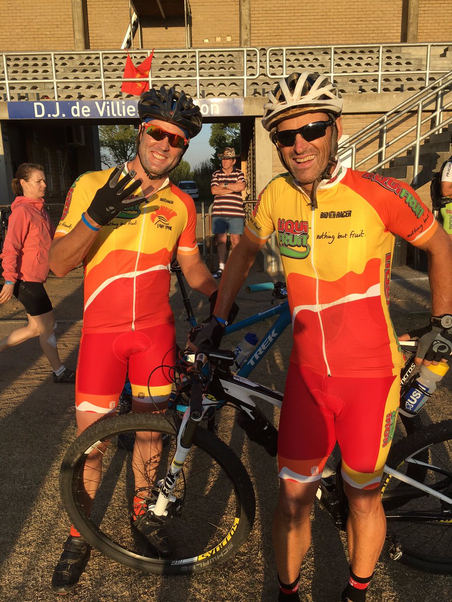 ronelnattrass's tweet photo. @DrMichaelMol and @Gary_Kirsten still maintaining their sense of humour. Amped 4 stage 4.#NothingButGrit https://t.co/54sOly71OM