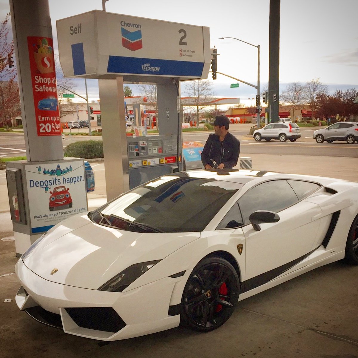 CoachLaneChev's tweet photo. Oh my. 😯 #ferarri #chevron #coolcars #fastandfurious #chevronwithtechron #california #cameronpark #cameronparkca https://t.co/tq6TwwwsRt