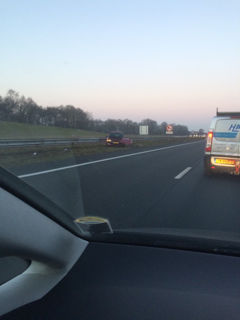 Jimmink1971's tweet photo. @ANWBverkeer file A1 Hengelo -Apeldoorn afslag Holten door ongeluk. https://t.co/E3LlQerqkI