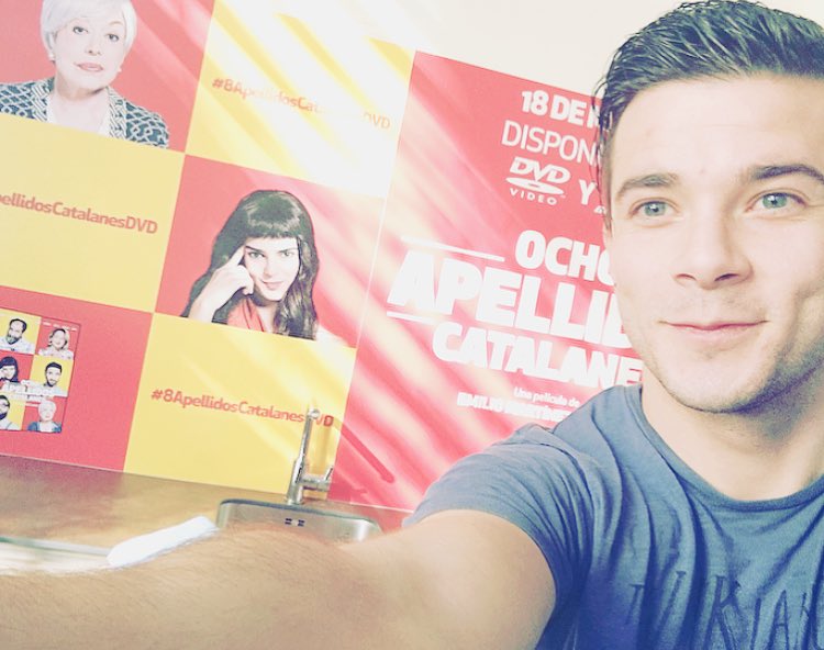 carlosmchef3's tweet photo. pedazo de día con #8ApellidosCatalanesDVD @UniversalDVD_BD
 @8AV_Oficial 

Ahora de vuelta a Donostia!! https://t.co/QC0AoInLFN