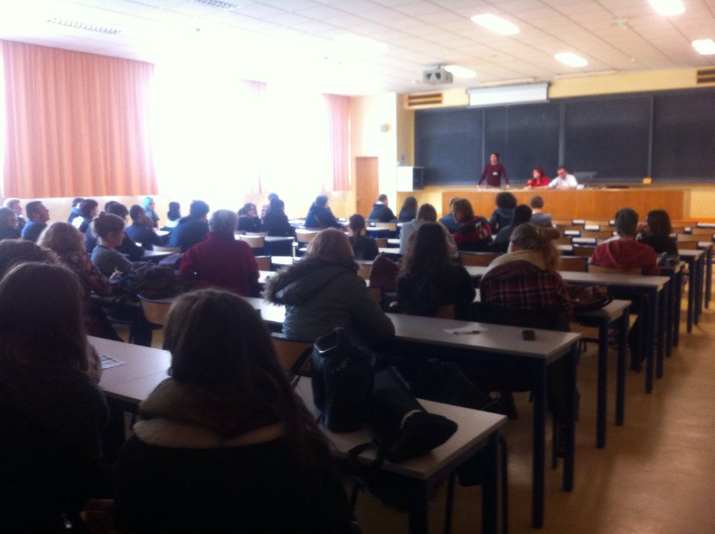 campuslorraine's tweet photo. Assemblée générale en cours à la fac de lettres de Nancy par @unefnancy #LoiTravail https://t.co/4zYCeqWjib