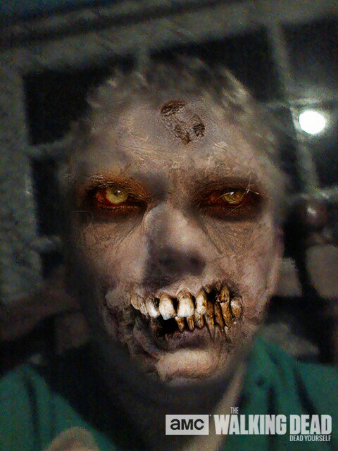 darklifelover13's tweet photo. Me if I was on the walkingdead https://t.co/n7FjGYTgsV