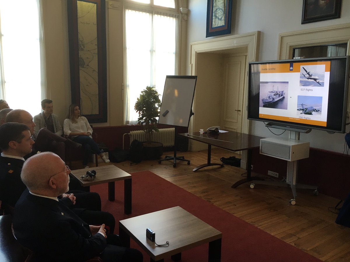 JorgNoll's tweet image. Visit Irish delegation to @FMW_NLDA Royal Inst. Navy fascinating lecture #amphibiousoperations by Royal Marine Edwin