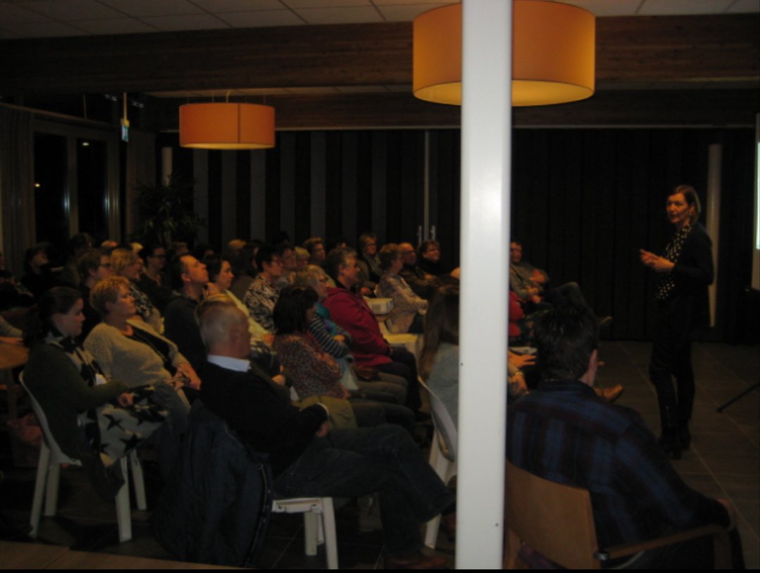 EricaTopGrift's tweet photo. Informatieavond fybromyalgie in wijkontmoetingscentrum de Schauw een succes! #reumapatientenvereniging H'wijk @znwv https://t.co/Xuu6iWfeS7
