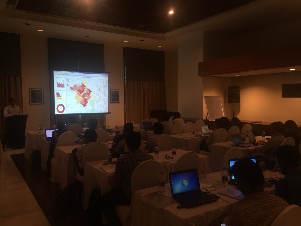 vboorla's tweet image. After a day&apos;s fun w #SmartM.Apps all participants were excited n look forward 2 #IGNITEyourMApp. @HexGeospatial