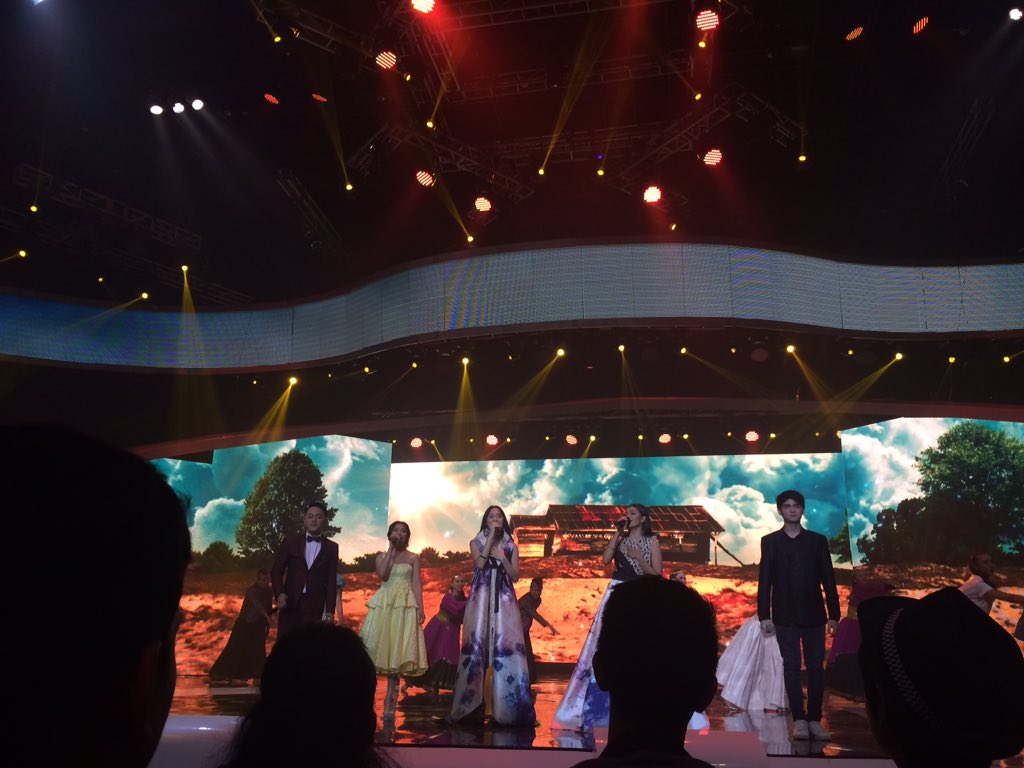 alikaiafamz's tweet photo. Kerenn abang nyanyi lagu laskar pelangi @alysyarief #AliandoAtIBOMASctv https://t.co/4stvVd6i1Q