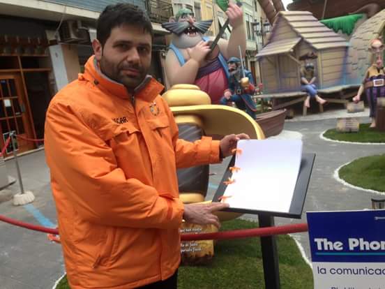 TautFalla's tweet image. Enguany hem volgut incorporar explicacions de les falles en braille. #fallesinclusives #fallesperatotes