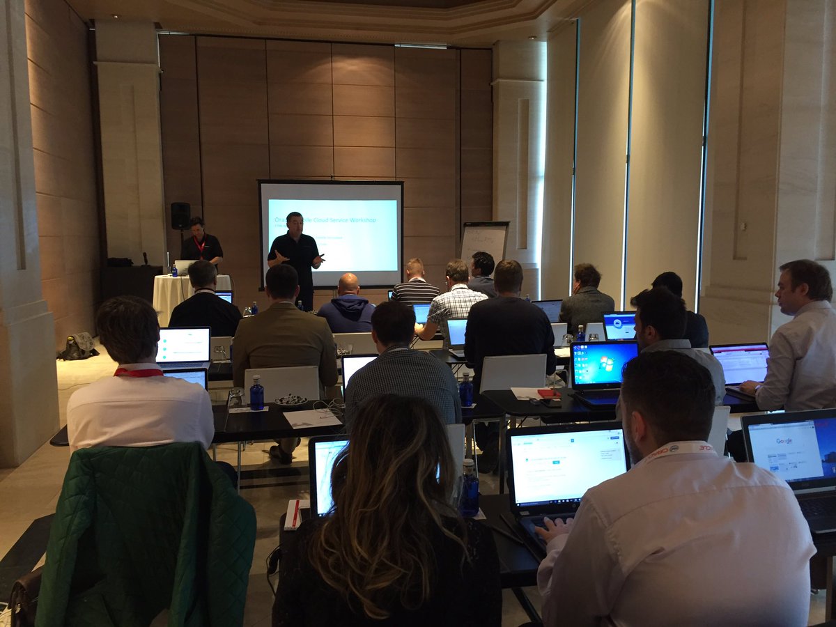 andreaskoop's tweet image. #oraclemcs workshop is fully booked out #ofmforum by @gwronald @fnimphiu