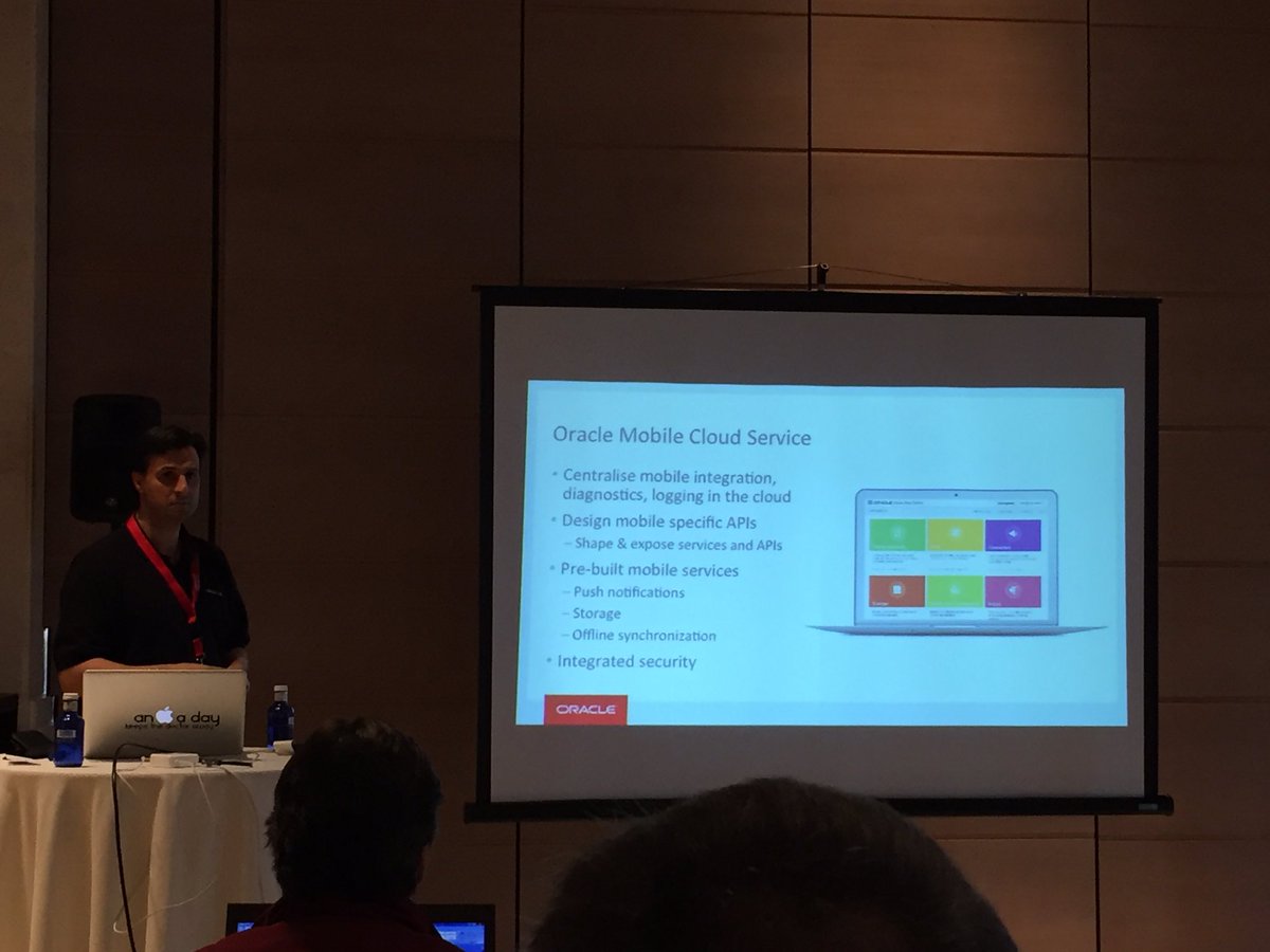 andreaskoop's tweet image. #oraclemcs workshop is fully booked out #ofmforum by @gwronald @fnimphiu