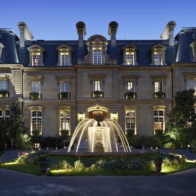 placetobeguide's tweet photo. @SaintJamesParis #uniquehotel #uniqueexperience #placetobe #hotel #Paris https://t.co/bNMTsoy2Nx #placetobeguide https://t.co/0KqxofQeeL