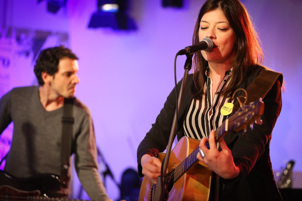 Webnotte's tweet photo. #Webnotte 11 brani di @ChiaraVidonis nel album d'esordio 'Tutto il resto non so dove' https://t.co/uZpuQRIEp1 https://t.co/3OWx7SS2vk