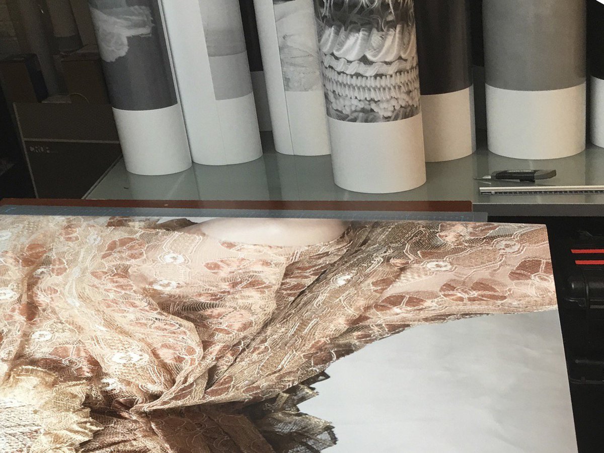 Making-off de l'exposition...
l'expertise visioproduction.net 
#fashion #style #avh #decrayonner