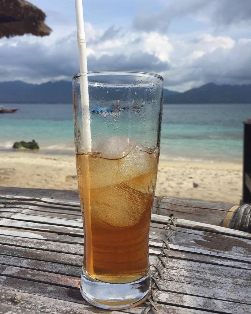 Ice tea on the beach!🍹
Gili Air 😍😍😍
#giliair #snorkeltrip #beach #happydays #travelgram #i… ift.tt/255Mg8i
