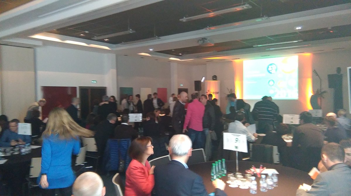 CRCLeCannet's tweet photo. On se met en place !!!  #DCRCMED https://t.co/wMiROK1zVj