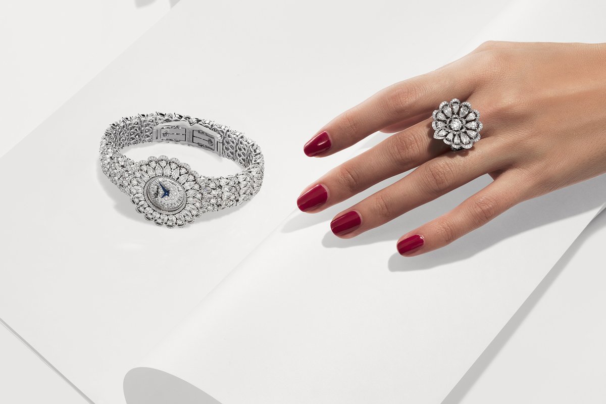 Chopard's tweet photo. From timepieces to jewellery, discover our #Baselworld 2016 novelties https://t.co/Es4ZdquvTj https://t.co/ptrqpQxoRT