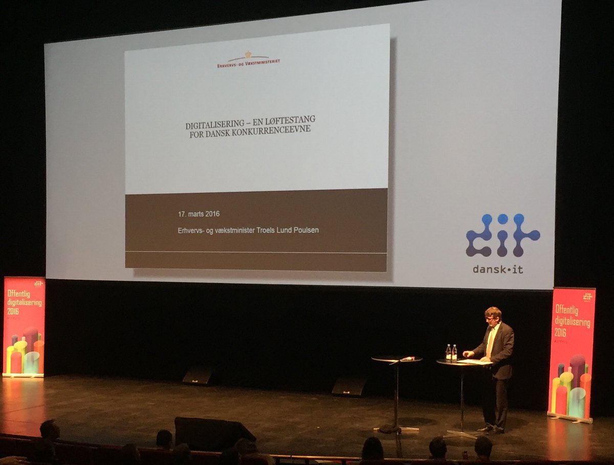DitteLene's tweet photo. @EVM_dk minister taler på #offdig. Hvordan gør vi samfundet rigere gennem digitalisering? https://t.co/aPHPPue4iO