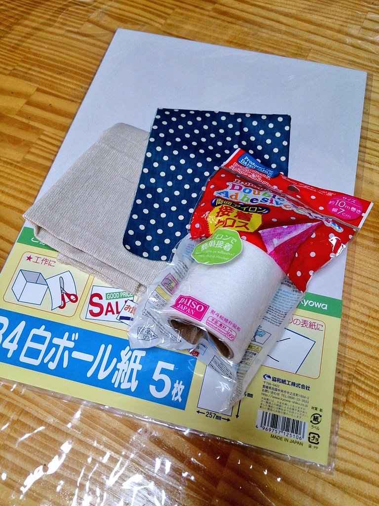 Ki 9 チケットケース作り方 1 材料 ボール紙 はぎれ 2種 接着芯 使うもの アイロン 定規 はさみ カッター 無ければハサミで可 マスキングテープ 材料は全て100均でそろいます T Co Inj93h4hpl Twitter