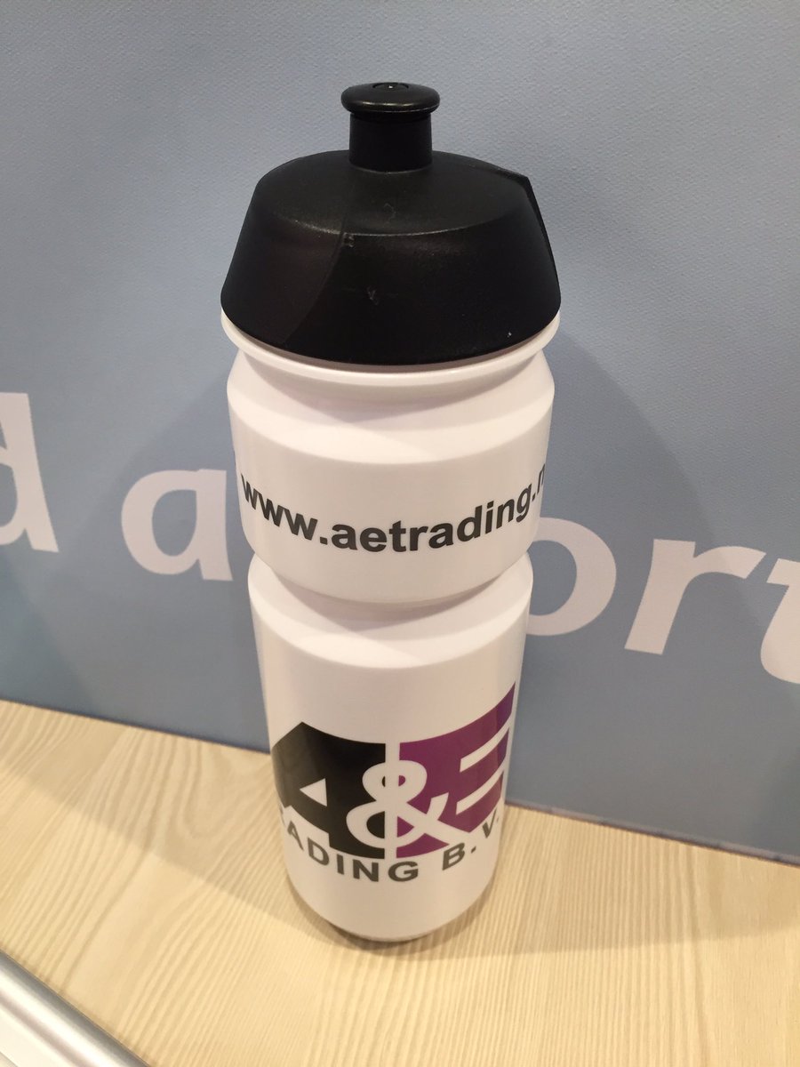 AETrading's tweet photo. Dag 3 op #ESEF2016, wil je ook een mooie #aetrading bidon? Bezoek onze stand 01.A067 https://t.co/9FRjrgok0A