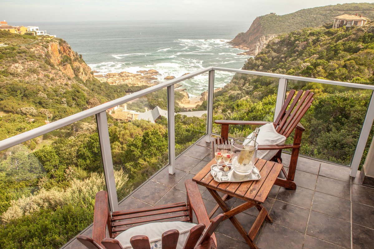 TravelGround's tweet photo. Only 4 days left to book this amazing special at Headlands House in #Knynsa https://t.co/MJSM5SkZ9X #LoveSouthAfrica https://t.co/UgBrIOaRKB