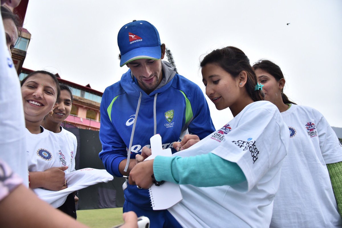 UNICEFIndia's tweet photo. Time for some autographs before we end the day with @CricketAus @AaronFinch5 @agar_ashton in Dharamsala! @TeamSwachh https://t.co/fvmp0BbZWd