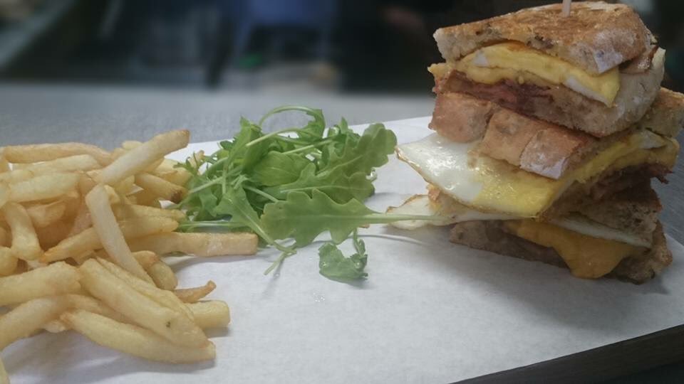 LekkerKalkbay's tweet photo. #oldschool #breakfastfavourite #AddSomeFlavour - Old Faithful - Bacon, Egg & Mature Cheddar https://t.co/TJGblm7AqC