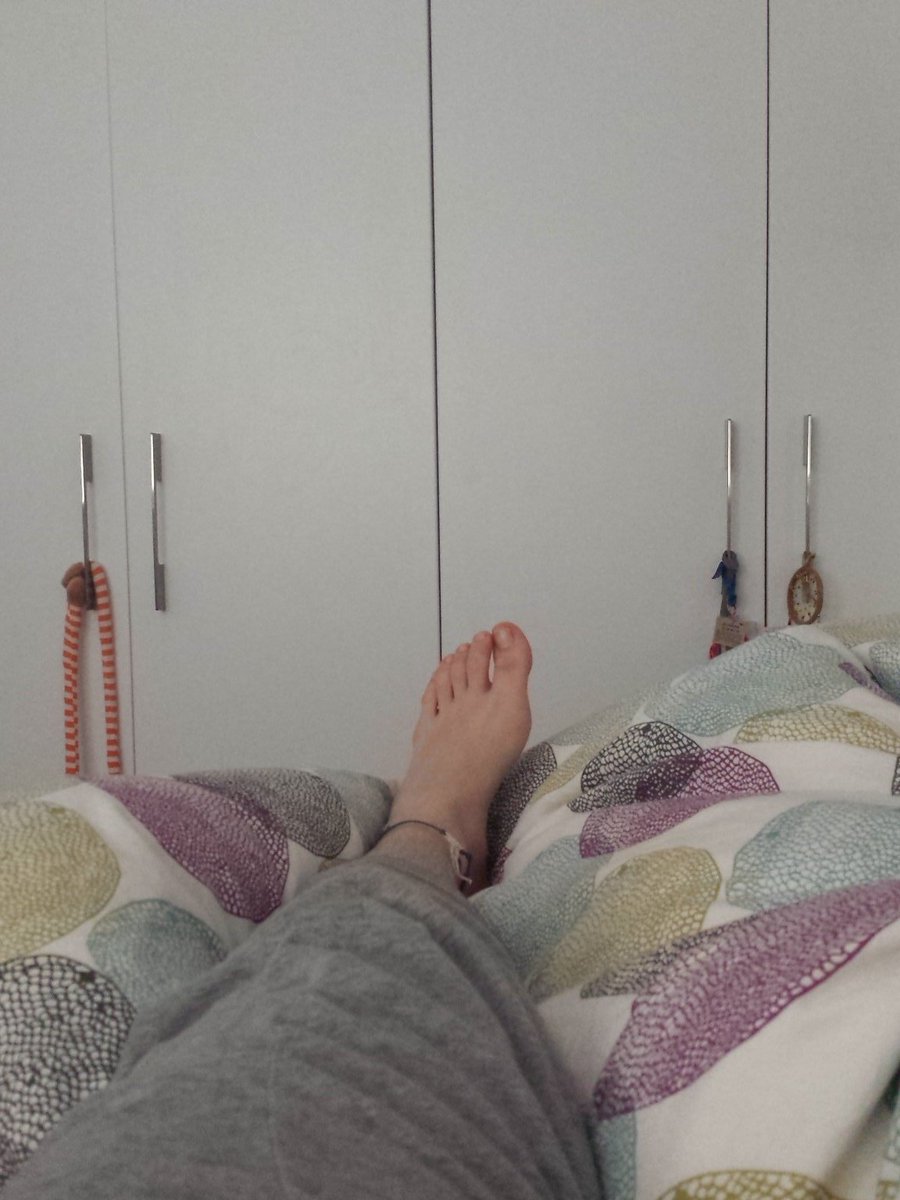 Pobrenemo's tweet photo. #bondiaaa no vull alsar-me 😭😭😭😭 https://t.co/WeHy8EVohk