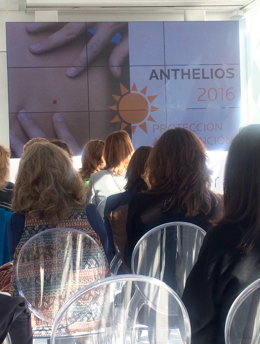 LaRochePosay_ES's tweet photo. Se acerca el verano: toca hablar del sol y de #Anthelios, la gama de solares de #LaRochePosay. #HazteSkinChecker. https://t.co/LPAa8nW89K