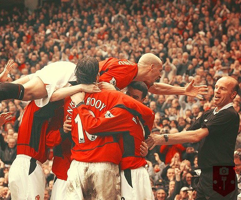 rioferdy5's tweet photo. More celebrations like this tonight pls... Come on @ManUtd #tbt ⚽️ https://t.co/UIgnOVXIcl https://t.co/7LYqgjHMUT