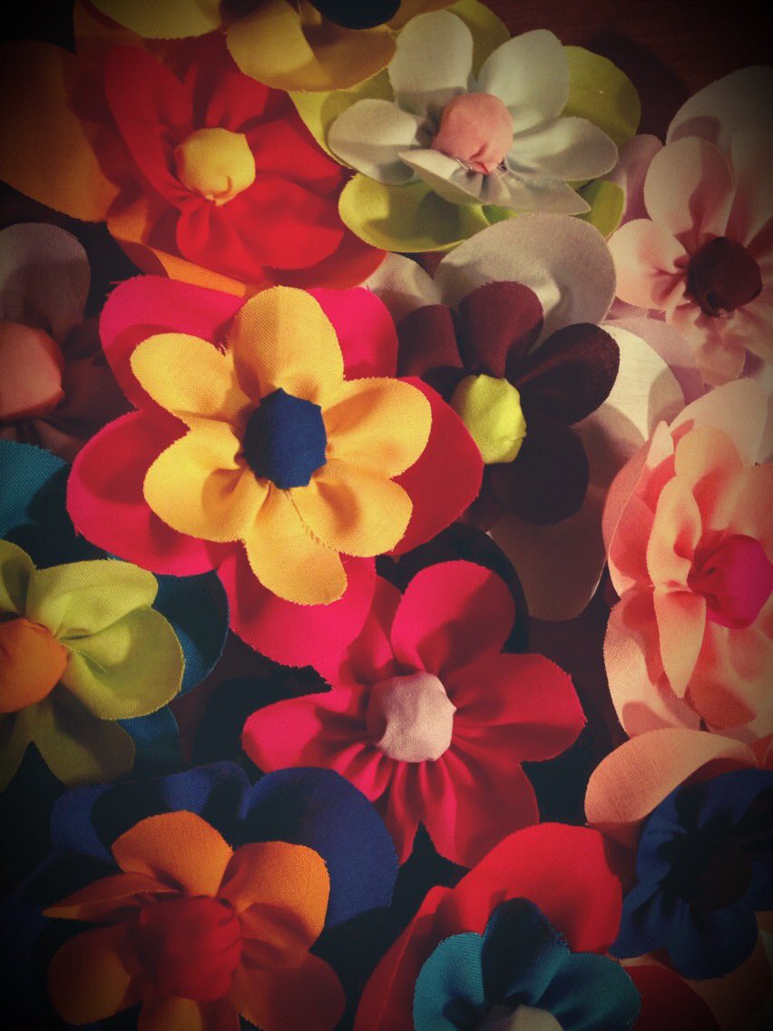 PAWshBoutiqueMR's tweet photo. Getting ready for #spring with all these #flowers! Large $6.99 and small (featured) $4.99! https://t.co/NasQARCYsu