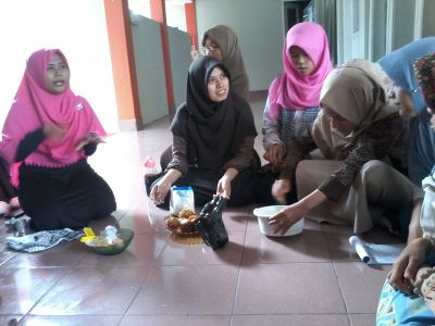 Ayo ukhti kita merapat ke msjid Assakinah, Kamus Biru lagi bikin Bolu Kukus loh ^^ #BeABeautifulWife