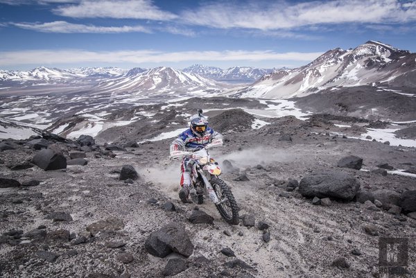 phuel_moto's tweet photo. Another world record and another wicked #shortvid #KTM #volcanoride https://t.co/tNx9iOfRP3 @wearemotofire https://t.co/wEP39M1ua8