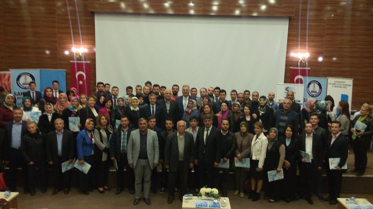 merdoganfan's tweet photo. SnVekilimiz @mehmeterdogan27 Sahinbey Beld. Duzenledigi Girisimcilik Kursuna Katılanlara Sertifikalarını Takdim Etti https://t.co/aV2KdMTCJo